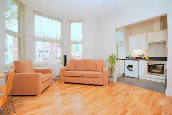 1 Bedroom Flat To Rent In Skardu Road, Kilburn, NW2