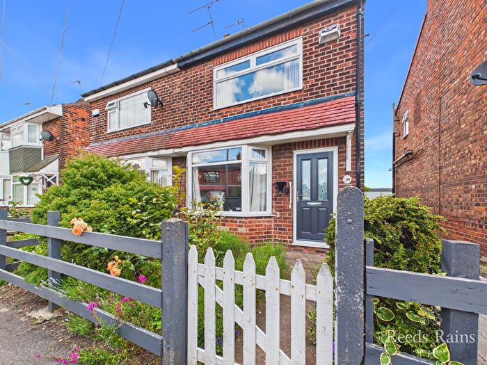 3 Bedroom Semi-Detached House For Sale In Kirkham Drive, Hull, East Yorkshire, HU5