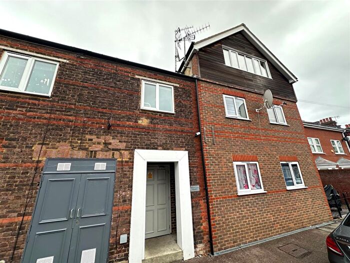 1 Bedroom Flat To Rent In Bruce Grove, Watford, WD24
