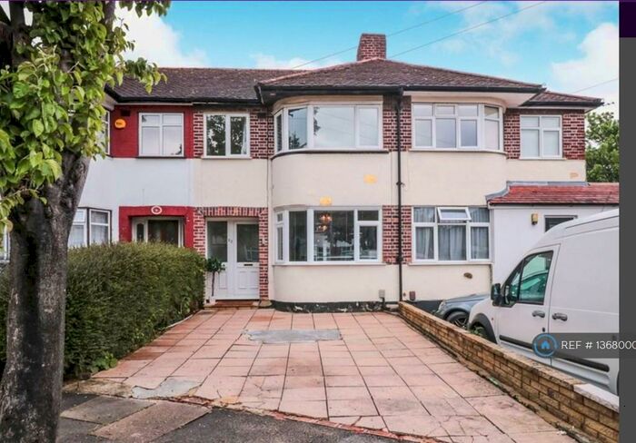 4 Bedroom Terraced House To Rent In Thurlow Gardens, Ilford, IG6