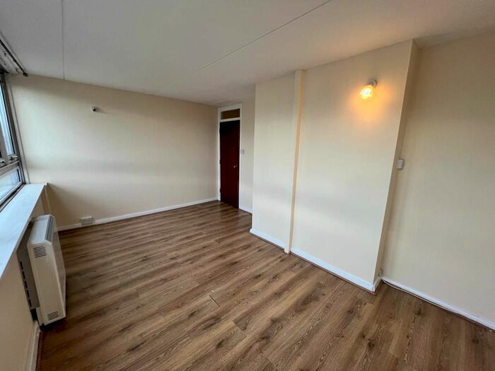 2 Bedroom Flat To Rent In Strasburg Road, London, SW11