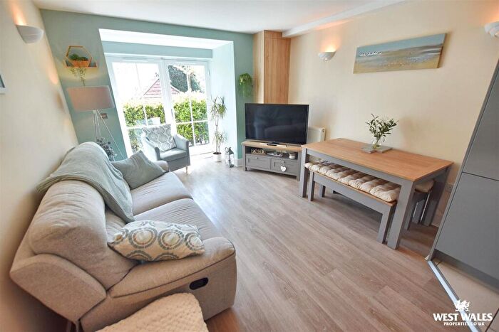 2 Bedroom Apartment For Sale In St. Brides Hill, Saundersfoot, SA69