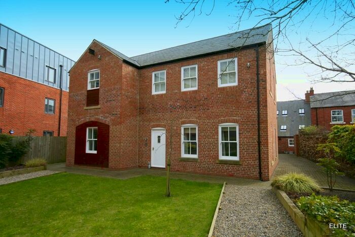 2 Bedroom Apartment To Rent In Gilesgate, Durham, DH1