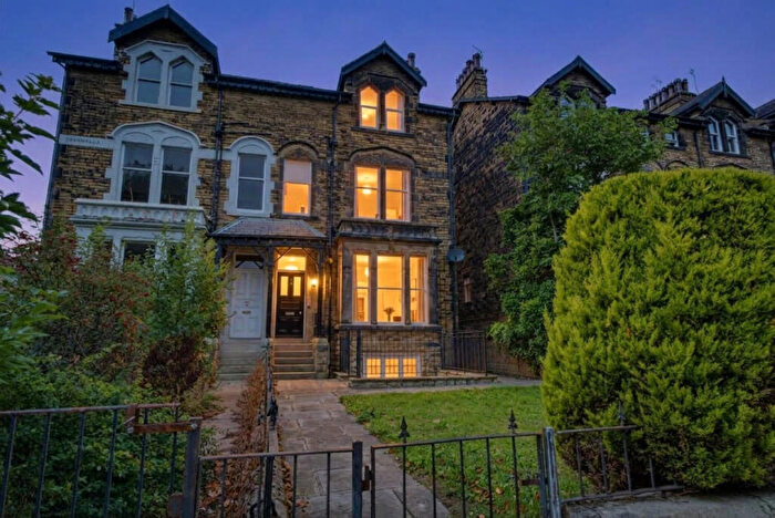 2 Bedroom Apartment For Sale In Kings Road, Harrogate, HG1