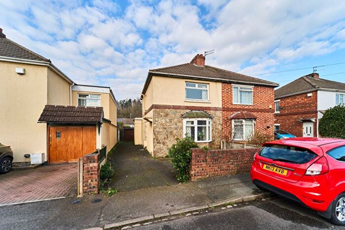 3 Bedroom Semi Detached House For Sale In Hawthorn Road, Stow Heath, Wolverhampton, WV1