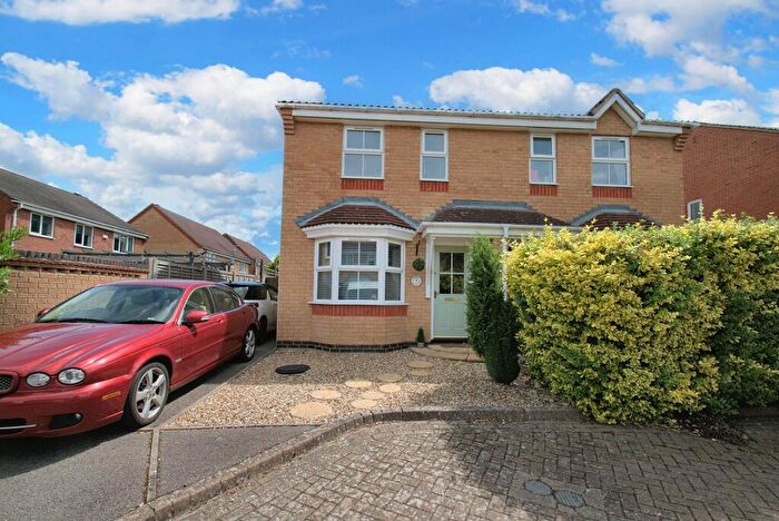 2 Bedroom Semi-Detached House For Sale In Longcroft Drive, Barton-Le-Clay, MK45