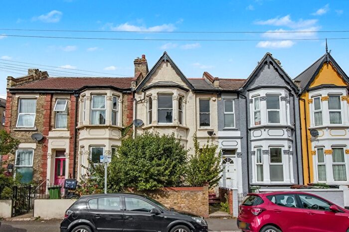 2 Bedroom Flat For Sale In Frith Road, London, E11