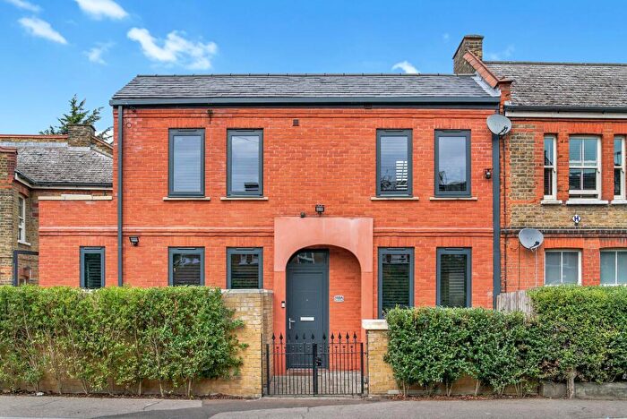 2 Bedroom Detached House For Sale In Leucha Road, London, E17