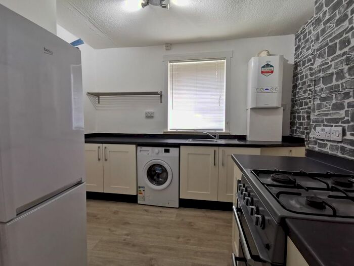 2 Bedroom Flat To Rent In Carnie Gardens, Ashgrove, Aberdeen, AB25