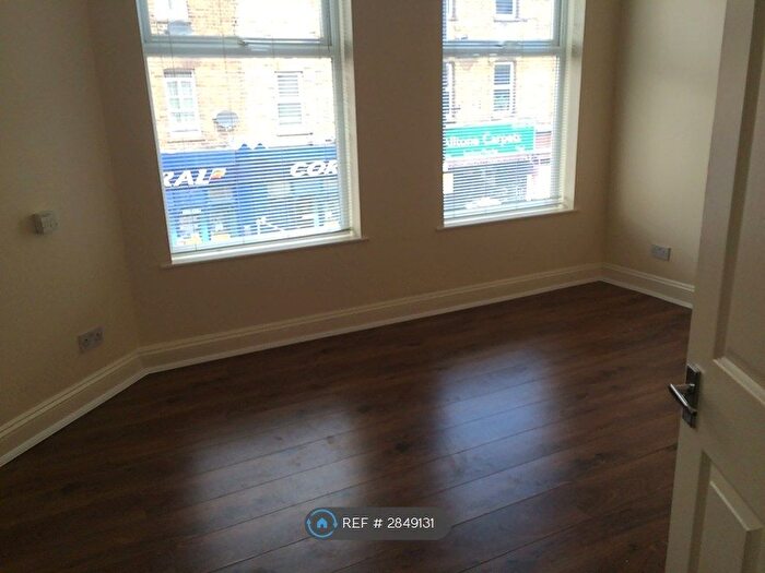 3 Bedroom Flat To Rent In Roman Road, London, E3