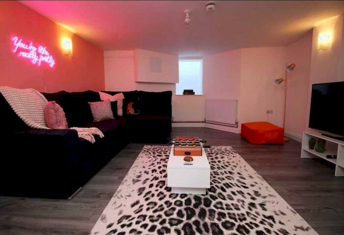 3 Bedroom Serviced Apartments To Rent In Principality, Fitzhamon Embankment, Cardiff, Caerdydd, CF11