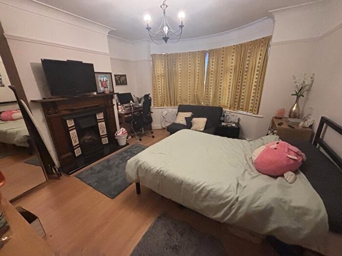 5 Bedroom Semi-Detached House To Rent In St Chads Drive, Headingley, Leeds, LS6