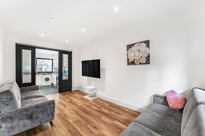 4 Bedroom Semi-Detached House For Sale In Ironmongers Place, London, E14