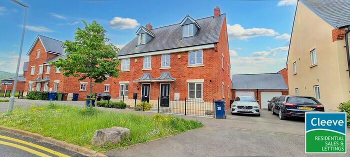 4 Bedroom Semi-Detached House To Rent In Vale Road, Bishops Cleeve, Cheltenham, GL52