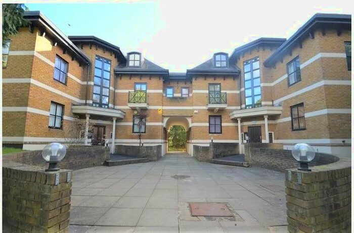 3 Bedroom Flat To Rent In Sudbury Hill, Harrow HA1