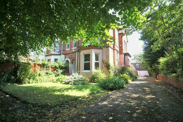 2 Bedroom Flat To Rent In Abbey Park Road, Grimsby, DN32