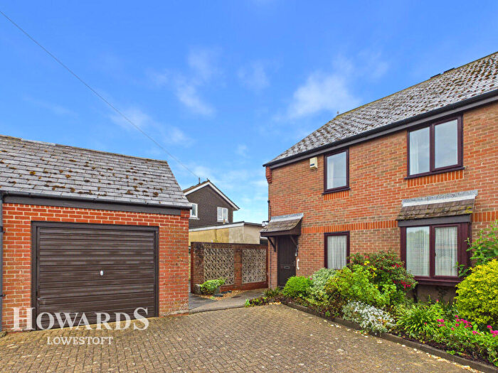 2 Bedroom Flat For Sale In Wilson Road, Lowestoft, NR33