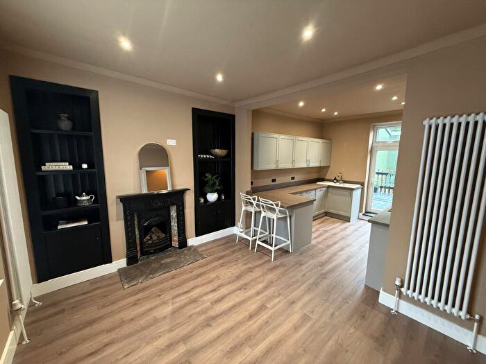 3 Bedroom House To Rent In John Street, Penarth, CF64