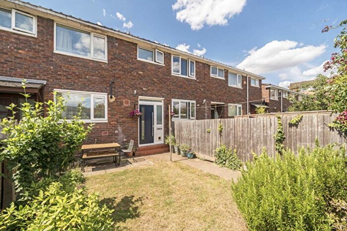 Terraced House For Sale In Selden Road, Peckham, SE15