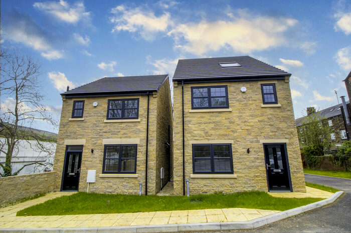 4 Bedroom Town House To Rent In Manchester Road, Stocksbridge, S36