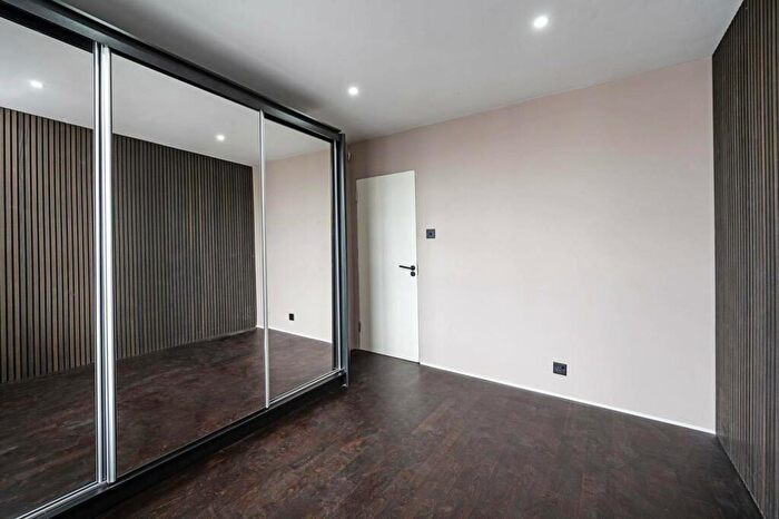 2 Bedroom Flat For Sale In Fern Street, Bow, London, E3