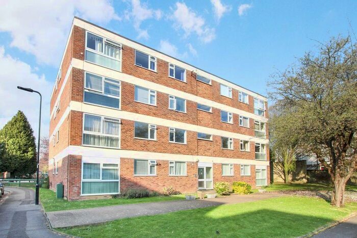 2 Bedroom Flat To Rent In Langham Gardens, London, W13