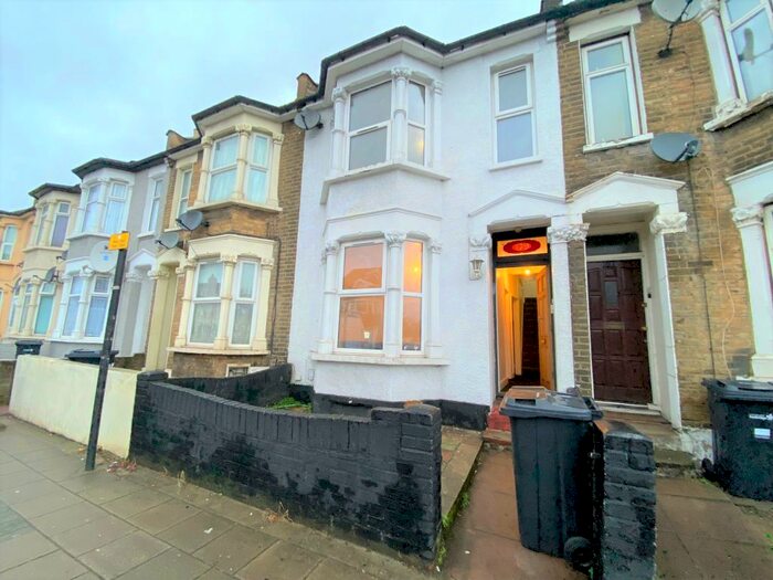 5 Bedroom Terraced House To Rent In Green Lane, Ilford, IG1