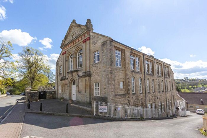 1 Bedroom Apartment For Sale In (Private Garden) Castle Court, Castle Street, Stroud, GL5
