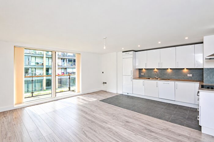 3 Bedroom Flat To Rent In Orsman Road, London, N1