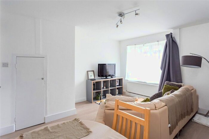 2 Bedroom Maisonette To Rent In Lillie House, Fieldway Crescent, London, N5