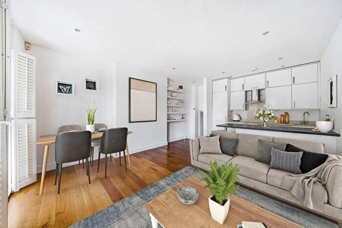 2 Bedroom Flat For Sale In Minster Road, West Hampstead, London, NW2