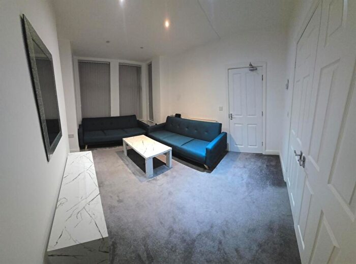 5 Bedroom House To Rent In Slade Lane, Manchester, M19