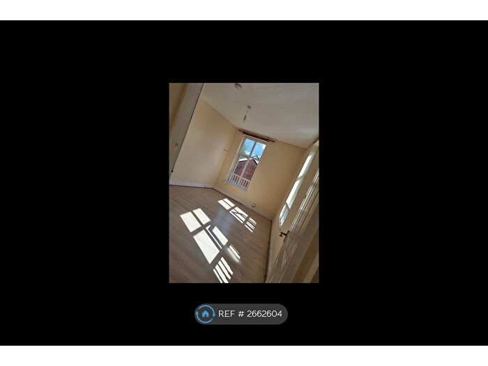 2 Bedroom Flat To Rent In Stockport Road, Manchester, M19