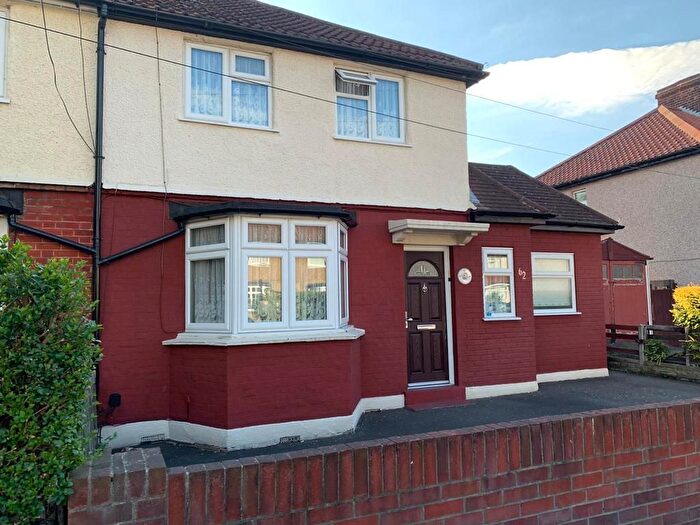 4 Bedroom Semi Detached House To Rent In Leighton Road, Enfield, EN1