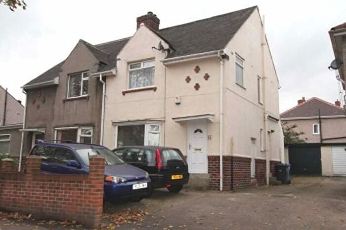 3 Bedroom Semi-Detached House To Rent In Longley Lane, Sheffield, S5