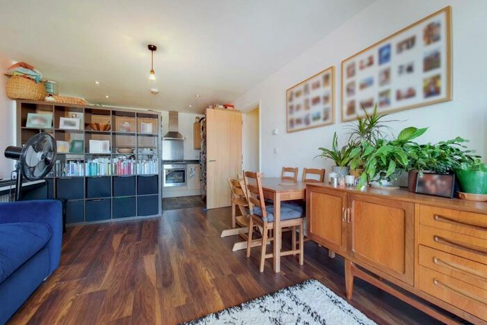 2 Bedroom Flat To Rent In Rye Lane, Peckham Rye, London, SE15