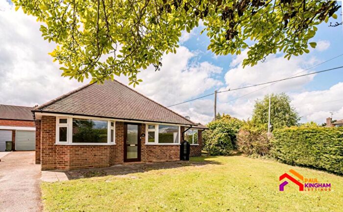 3 Bedroom Detached House To Rent In Oakengrove Close, Holmer Green, HP15