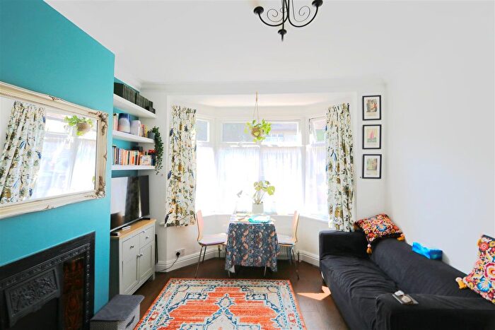 3 Bedroom Property To Rent In Melrose Gardens, New Malden, KT3