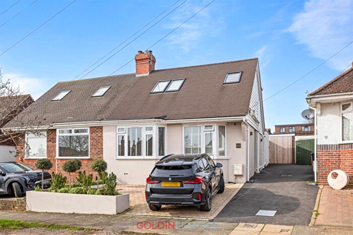 4 Bedroom Bungalow For Sale In Meadway Crescent, Hove, BN3