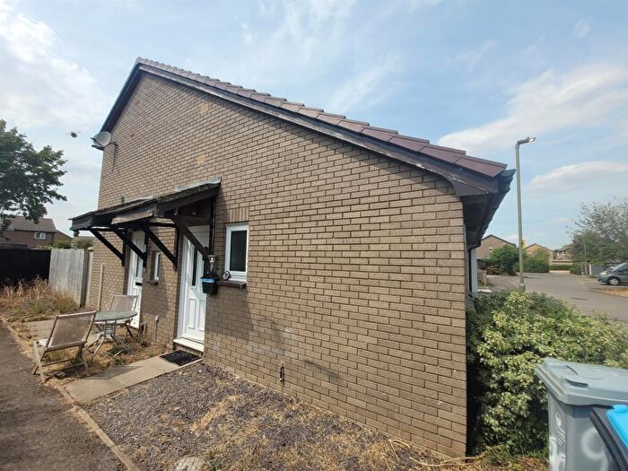 Semi-Detached Bungalow For Sale In Bracken Close, Carterton, OX18