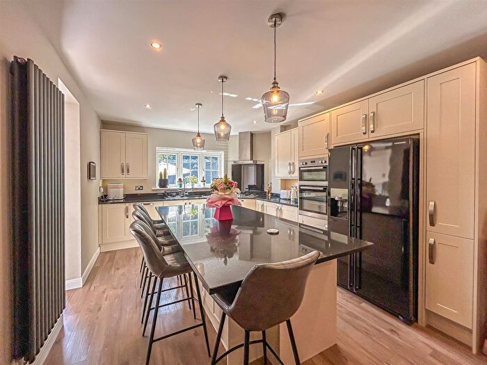 5 Bedroom Detached House For Sale In Temple Way, Rayleigh, Cul De Sac Location, SS6