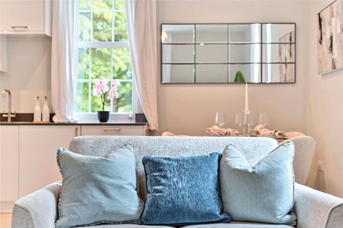 1 Bedroom Flat For Sale In Deepcut, Surrey, GU16