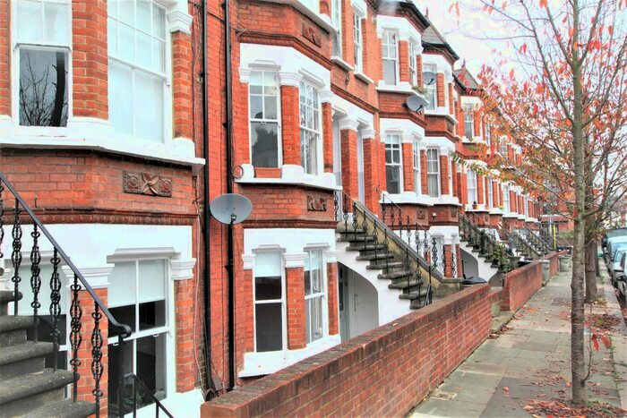 1 Bedroom Flat To Rent In Curwen Road, London, W12