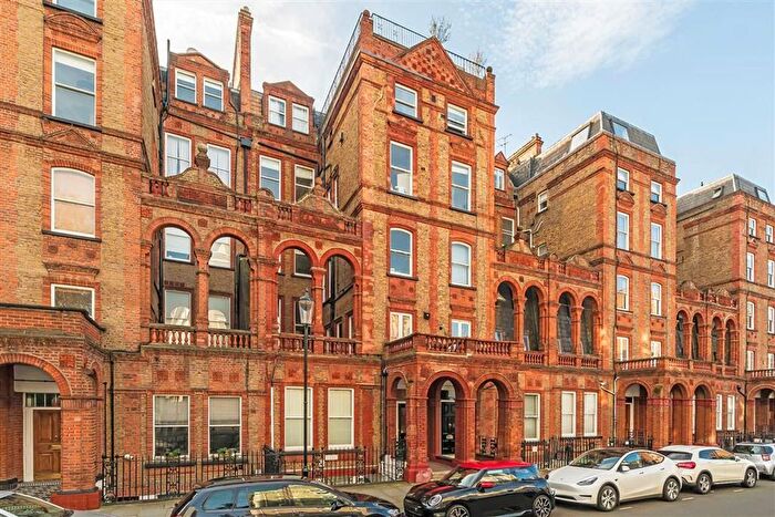 1 Bedroom Flat For Sale In Courtfield Road, South Kensington, SW7