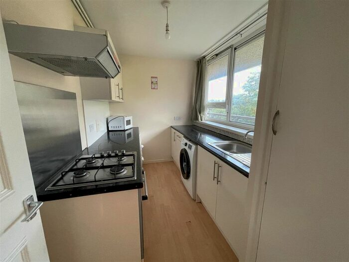 3 Bedroom Flat To Rent In Waterman Street, London, SW15