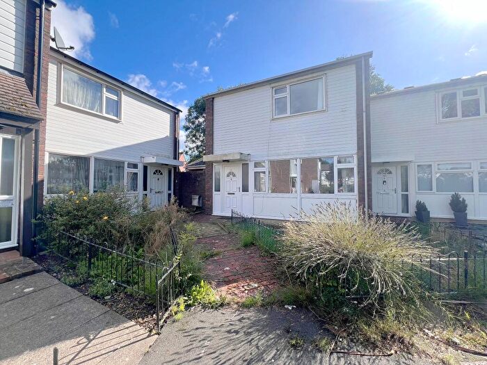 3 Bedroom End Of Terrace House To Rent In Carmarthen Close, Farnborough, GU14