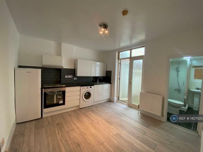 Studio To Rent In Church Street, London, N9