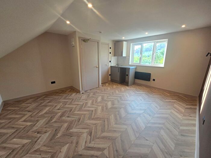 Studio To Rent In Bourne View, Greenford, UB6