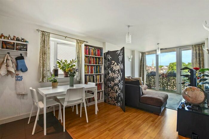 2 Bedroom Apartment To Rent In Redvers Road, London, N22