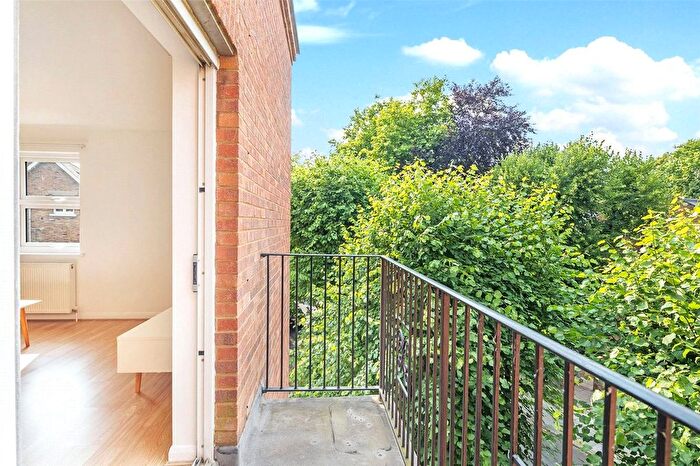 2 Bedroom Flat To Rent In Priory Road, Parsons Lodge, London, NW6